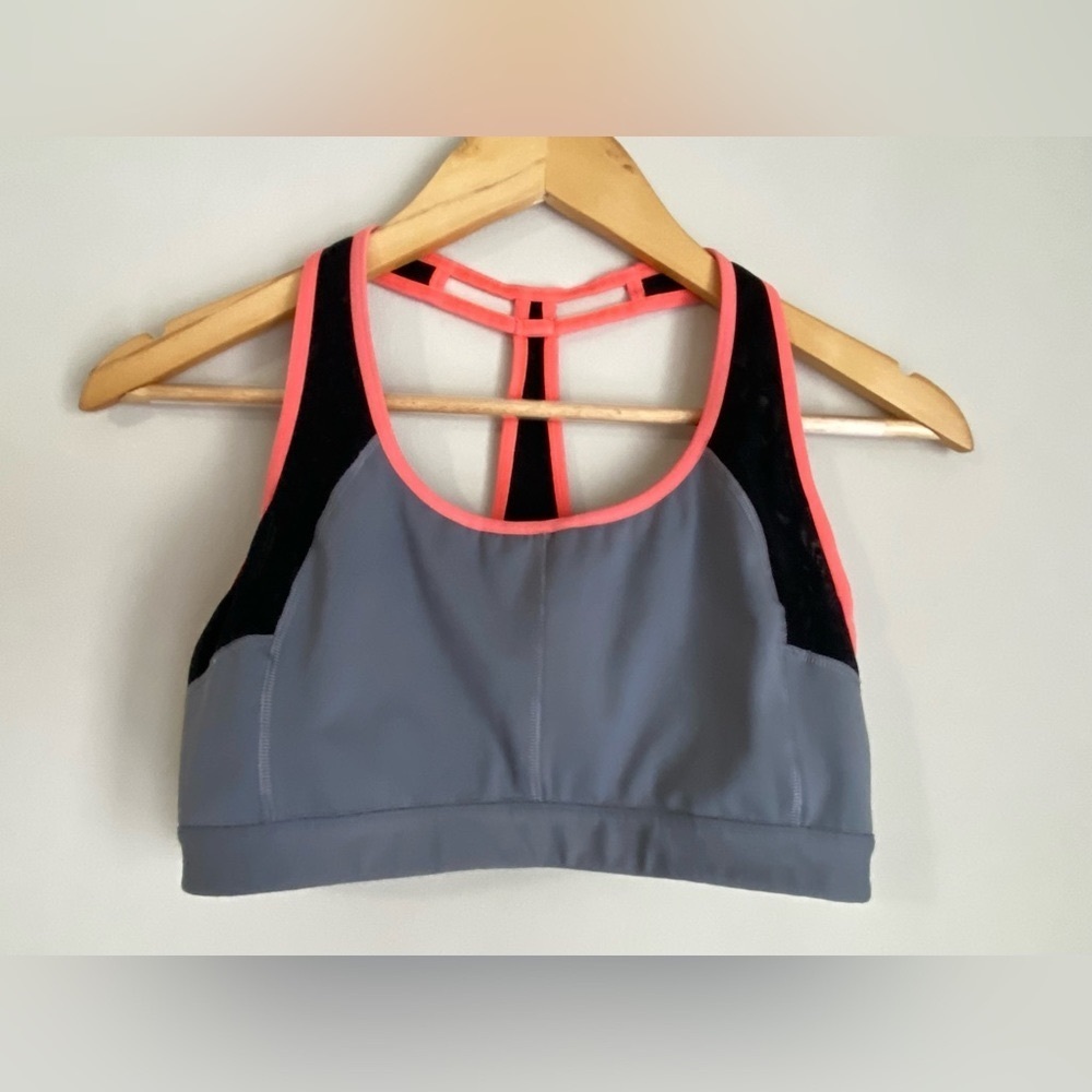 Athleta Push the Limit Sports Bra Gray Size M